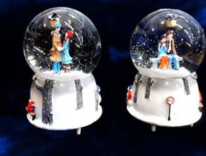 Toptan Büyük Boy Motorlu Müzikli Işıklı Kış Masalı Kar Küresi