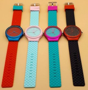Toptan Silikon Kordonlu Fosforlu Kalite Bay&Bayan Saat