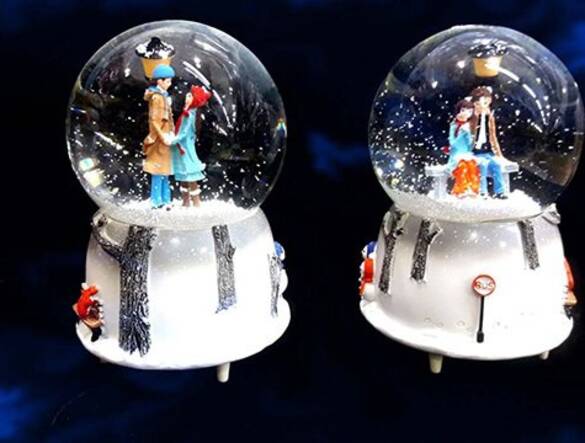 Toptan Büyük Boy Motorlu Müzikli Işıklı Kış Masalı Kar Küresi