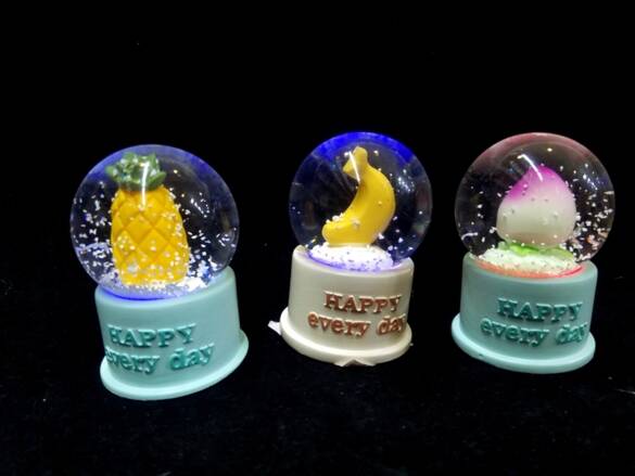 Toptan Dekoratif Minik Boy Işıklı Sulu Kar Küre 